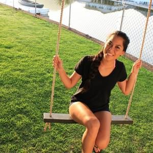 Meet your Posher, Emalia